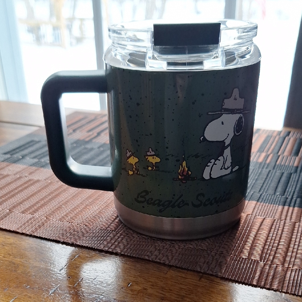 Igloo Green and Black Coffee Mug with Snoopy Design